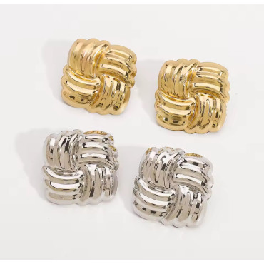 RETRO EARRING